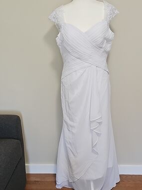 Wedding Dress Never Worn Size 12
